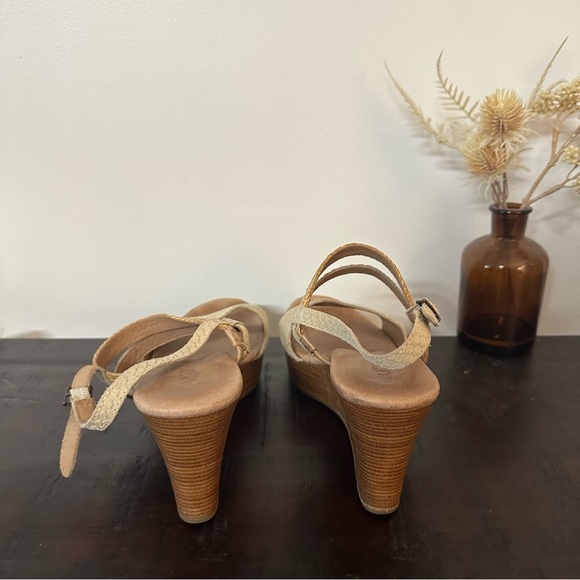 UGG Lira Mar Embossed Leather Wedge Strappy Sandals Size 7 - Picture 4 of 5